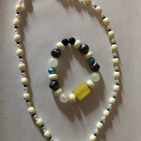 Handmade bead necklace and bracelet elastic string new and used beads - Picture 3 of 3